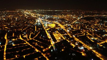 Malatya zelzeleyle birlikte enkaza döndü! Kenti sokak lambaları aydınlattı